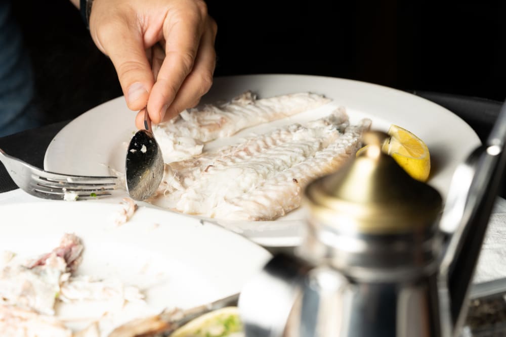 filleting bronzino